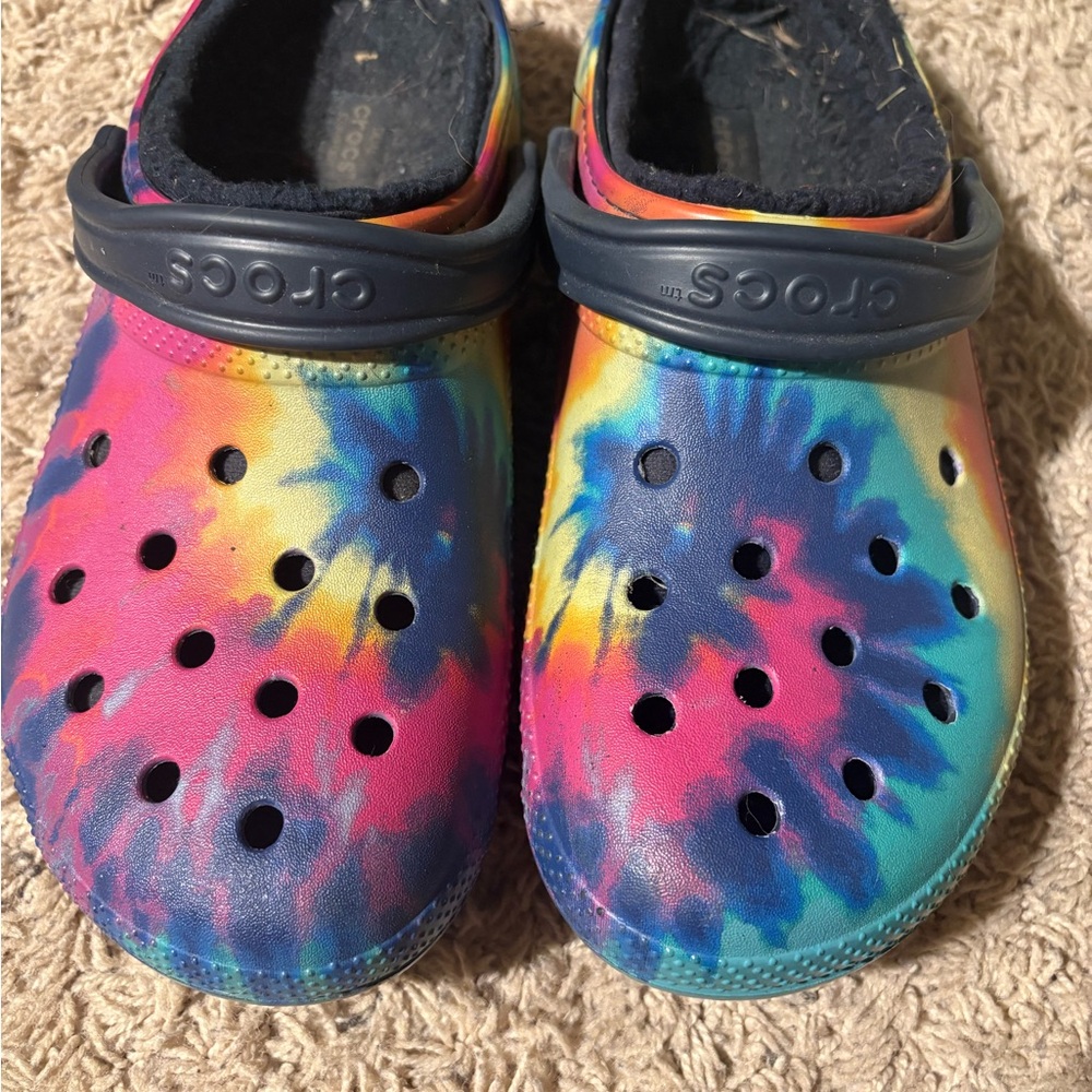 TYE DYE FLEECE LINED CROCS